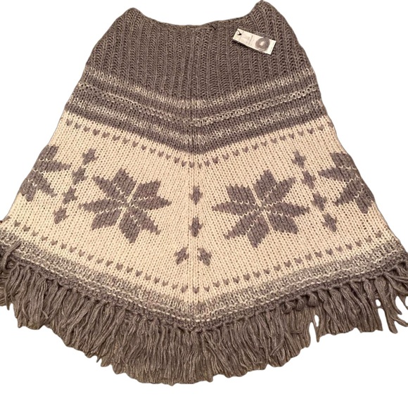 NWT BCBG MAXZARIA SHAW/PONCHO - Picture 2 of 8